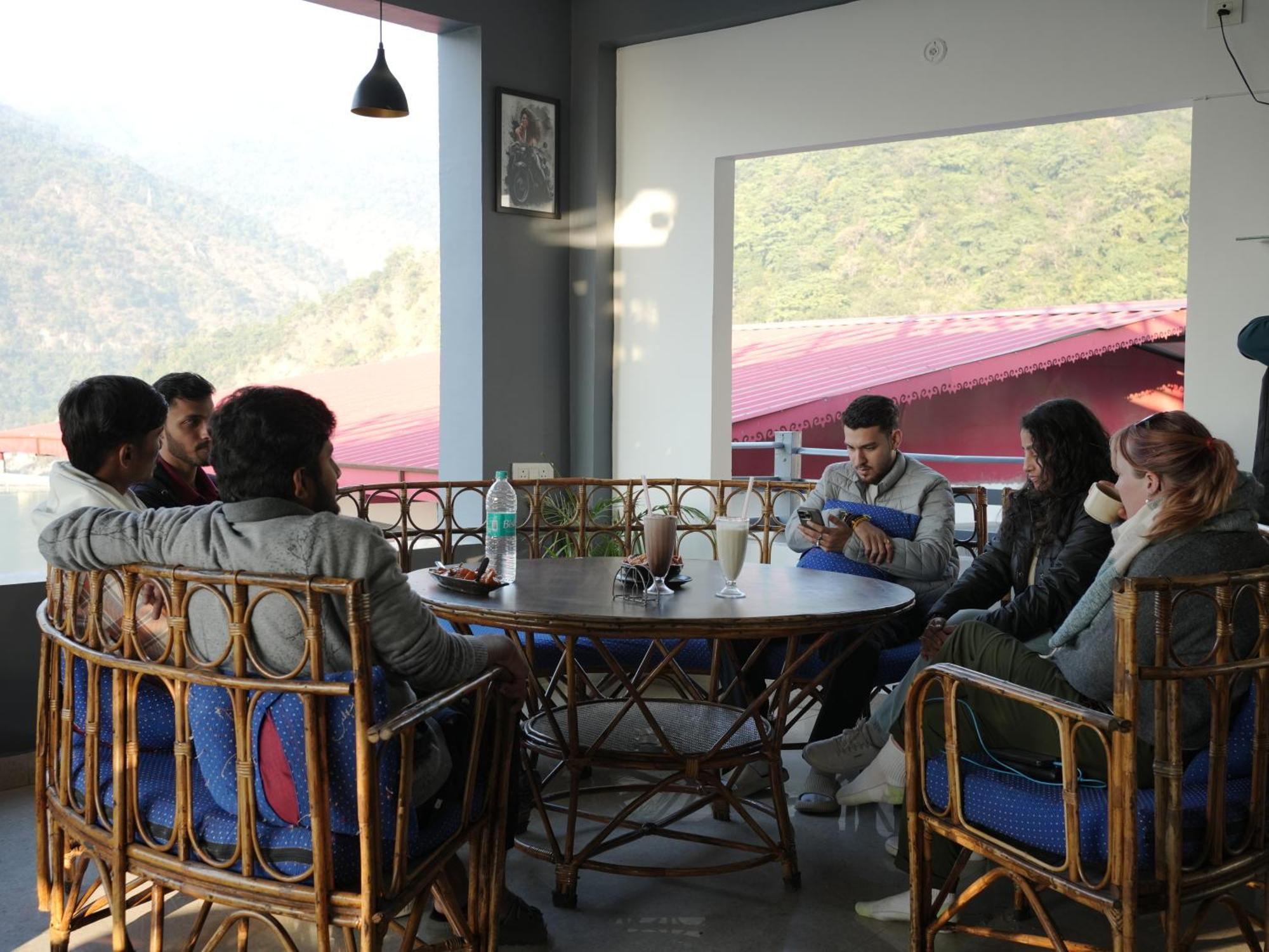 Хостел Skyard Rishikesh, Laxman Jhula Екстер'єр фото
