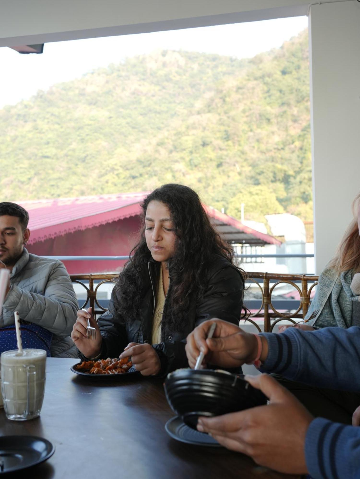 Хостел Skyard Rishikesh, Laxman Jhula Екстер'єр фото
